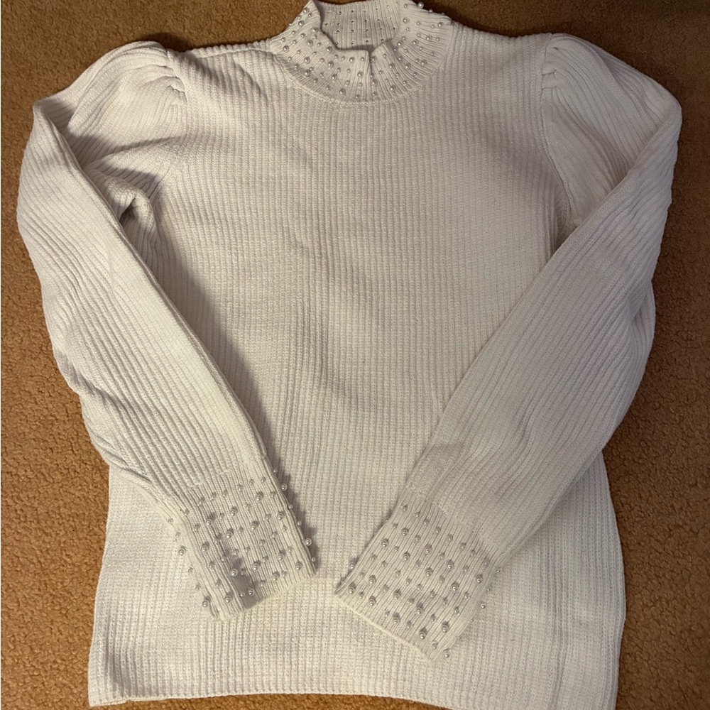 Marled White Ribbed Sweater with Embellished Details